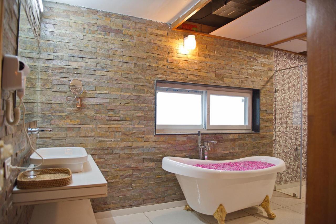 Wild Rose Resort & Spa Pushkar Esterno foto