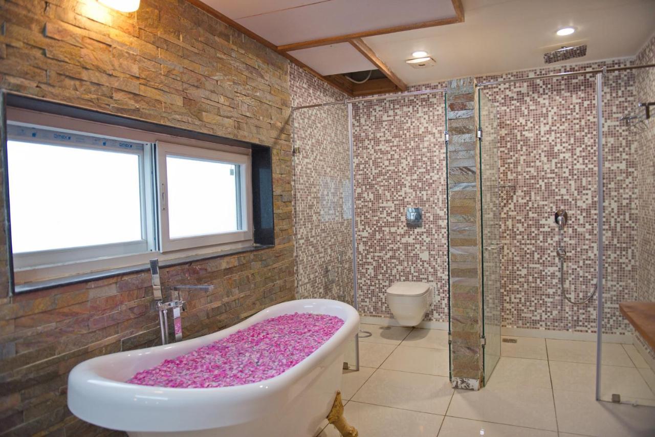 Wild Rose Resort & Spa Pushkar Esterno foto