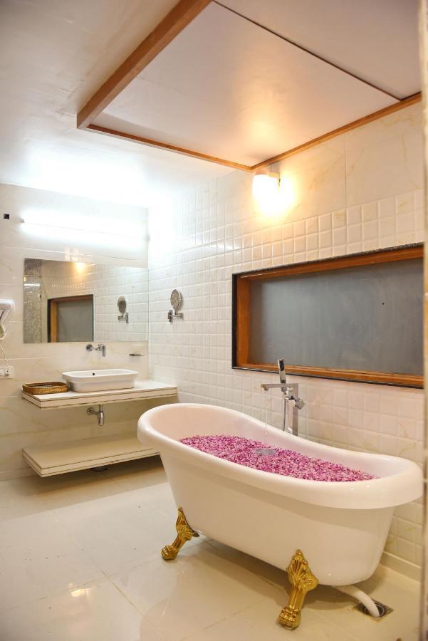 Wild Rose Resort & Spa Pushkar Esterno foto